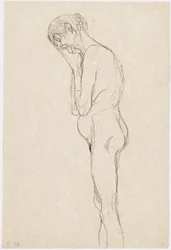 Stehende alte Frau im Profil nach links